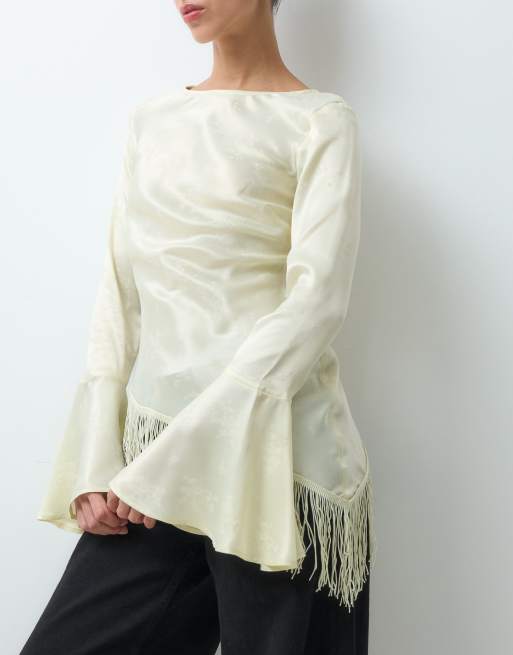 Reclaimed Vintage asymmetrisk satinjacquardblus med utsvängd ärm i elfenben, 4 av 5