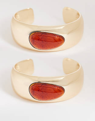 Reclaimed Vintage - Auffälliger Armreif in Goldoptik mit eingefasstem Bernstein im 2er-Pack-Goldfarben