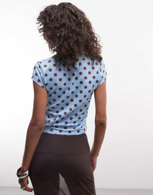 Reclaimed Vintage baby tee blu a pois con scollo a V in blu e cioccolato, 2 di 4