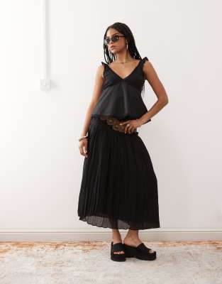 babydoll poplin cami with eyelet and lace trims in black