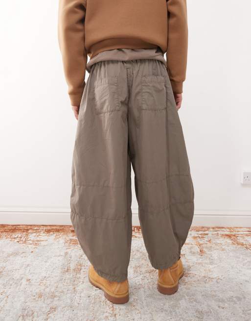 Reclaimed Vintage baggy barrell leg cargo trousers in khaki