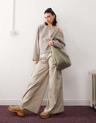 baggy cargo pants with pocket details in beige-Green