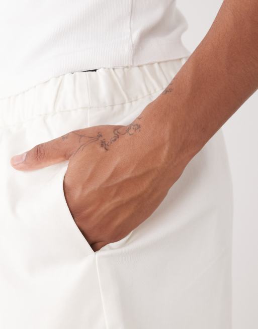 Reclaimed Vintage baggy fit shorter length pull on chino shorts in ecru, 3 of 5