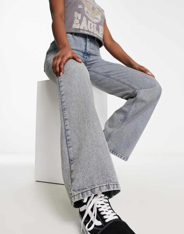 Reclaimed Vintage baggy jeans in y2k blue wash 2
