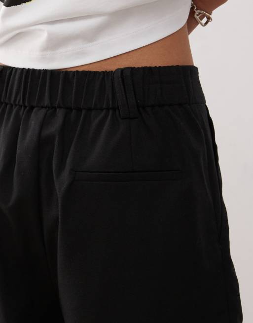 Reclaimed Vintage baggy tailored short in black 