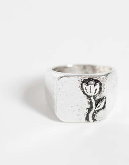 Reclaimed Vintage bague chevalière en argent vieilli avec détail fleur, 2 de 3