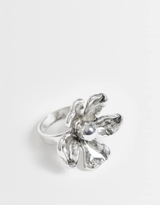 Reclaimed Vintage - Bague motif fleur en argent poli - Argenté