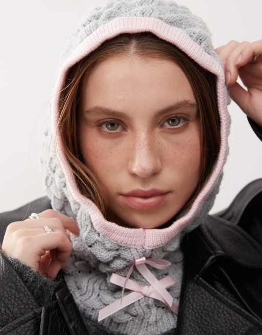 Reclaimed Vintage – Balaclava aus Strick in Grau mit Schleifen in Rosa