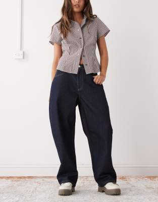 Reclaimed Vintage - Barrel Leg Denim-Jeans in Indigoblau