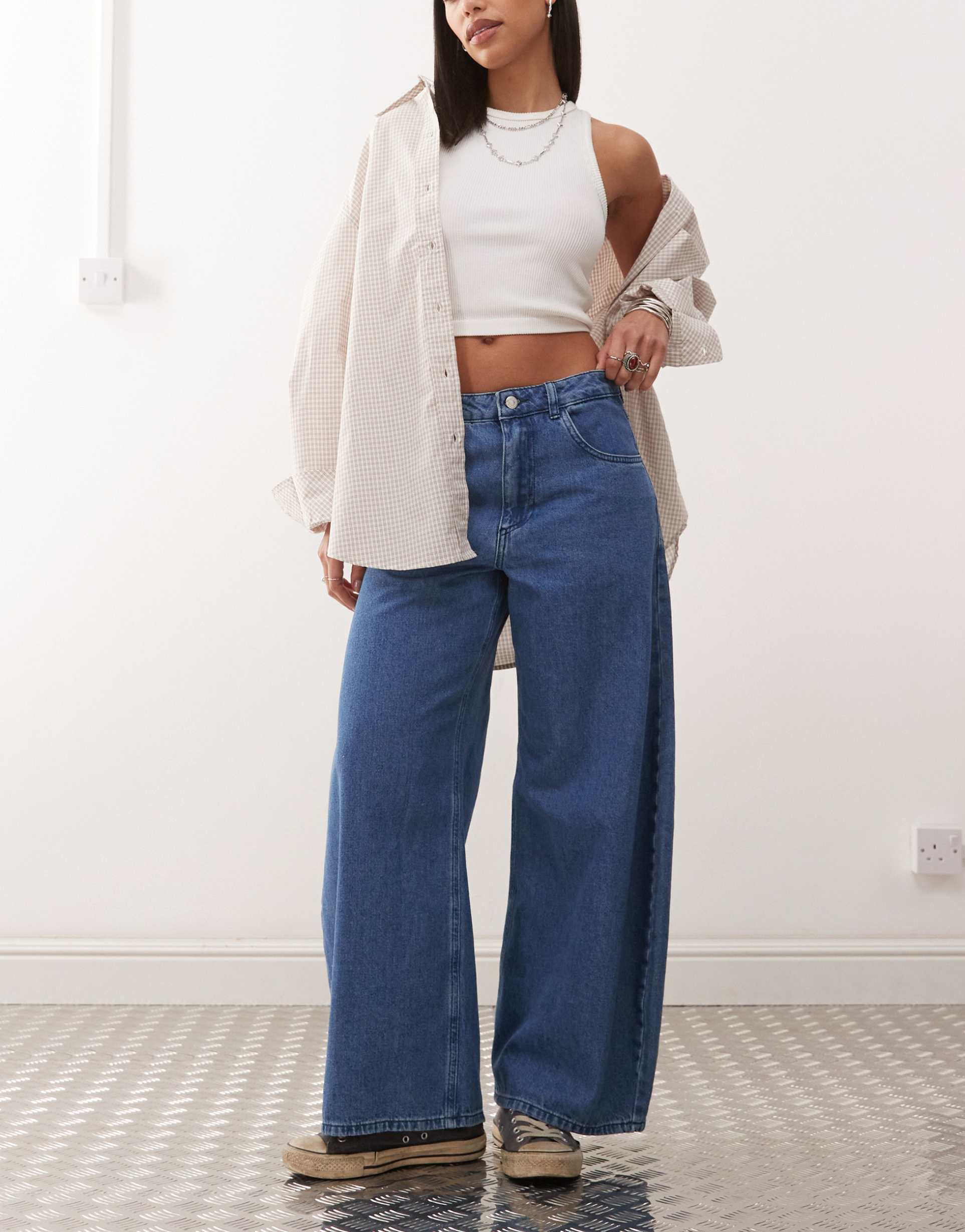 reclaimed vintage barrel leg denim jeans in mid blue wash