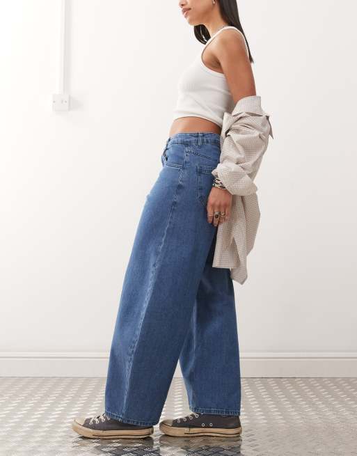 Reclaimed Vintage barrel leg denim jeans in mid blue wash, 3 of 5