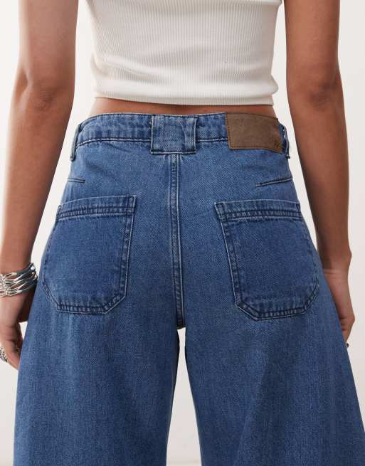Reclaimed Vintage barrel leg denim jeans in mid blue wash, 4 of 5