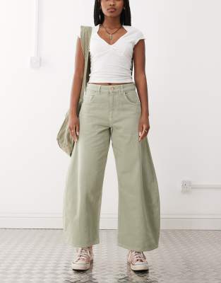 Reclaimed Vintage - Barrel-Leg-Jeans in Pistaziengrün