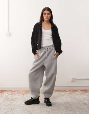 Reclaimed Vintage - Barrel Leg Jogginghose in Grau meliert mit angerauter Rückseite