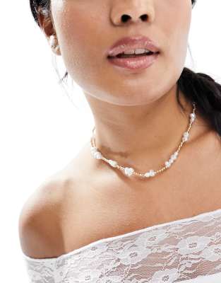 Reclaimed Vintage  beaded pearl choker necklace in gold - ASOS Price Checker