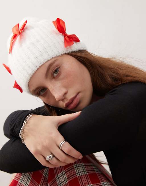 Reclaimed Vintage - Beanie met strikjes in wit