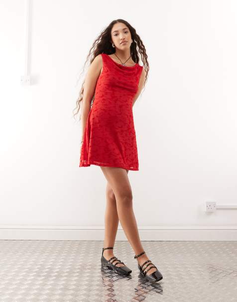 Reclaimed Vintage – Beflocktes Netzstoff-Minikleid in Kirschrot mit Wasserfallausschnitt - view 1