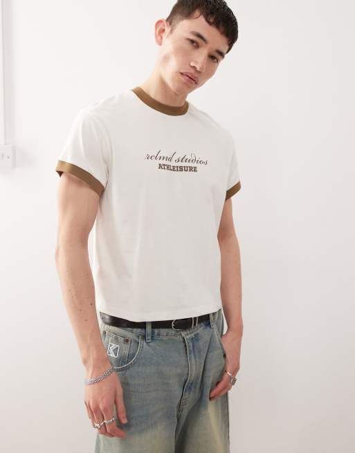Reclaimed Vintage – Biały krótki T-shirt o pudełkowym kroju z nadrukiem marki