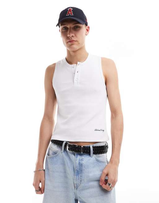 Reclaimed Vintage – Biały prążkowany podkoszulek bez rękawów z kołnierzykiem henley