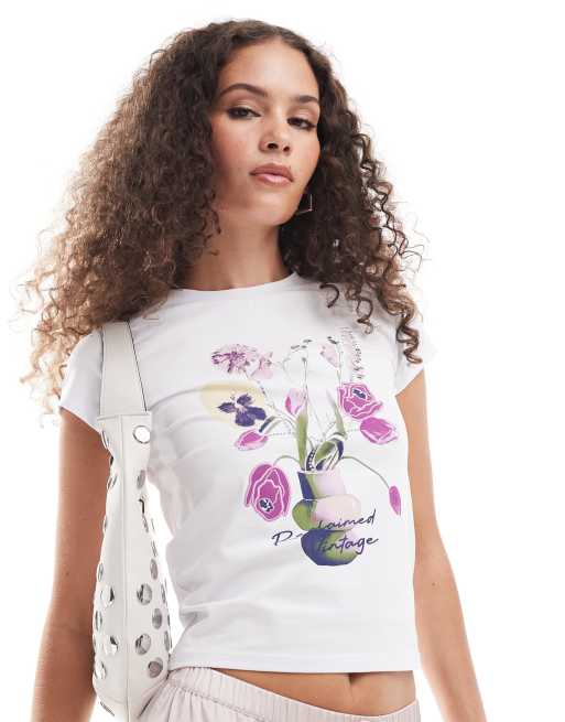 Reclaimed Vintage – Biały przylegający T-shirt z haftowanym wzorem z motywem kwiatów i zdobieniem ze strasów