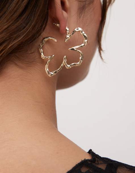 Reclaimed Vintage big flower earrings in gold - view 1