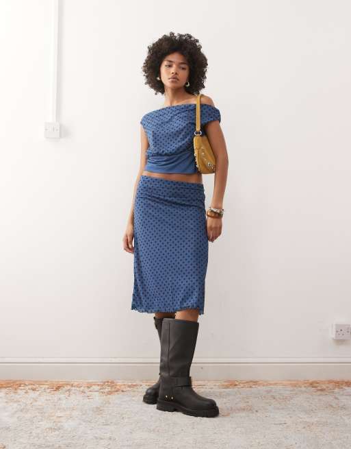 Reclaimed Vintage - Blå og sort offshoulder-top i mesh med polkaprikket print - Del af sæt, 2 af 4