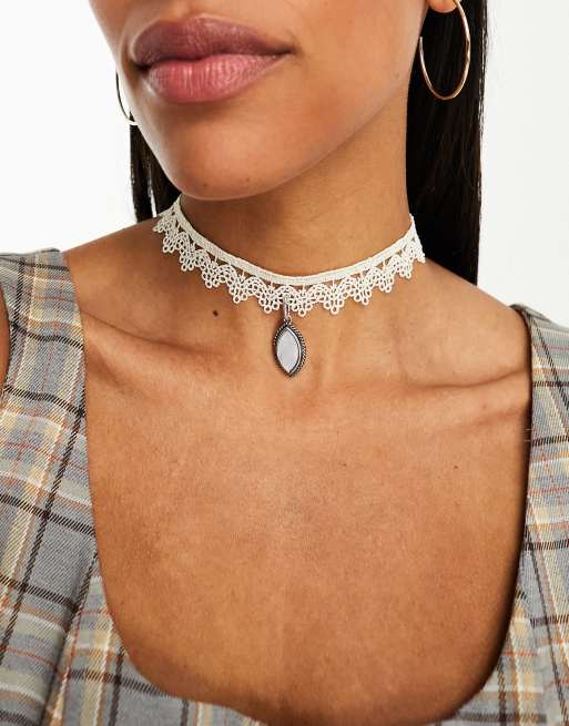Reclaimed Vintage - Blondechoker med smykkestensvedhæng