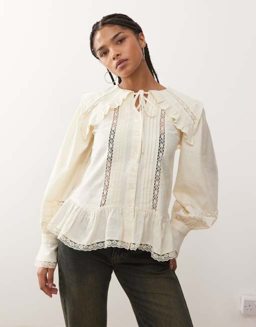 Reclaimed Vintage - Blouse met kraag en kanten inzetstukken in crème