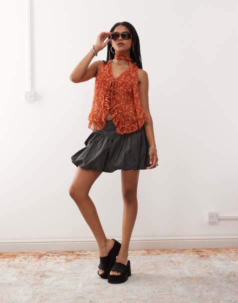 Reclaimed Vintage - Blusa in chiffon marrone con stampa a fiori, laccio sul davanti e sciarpa abbinata - view 1