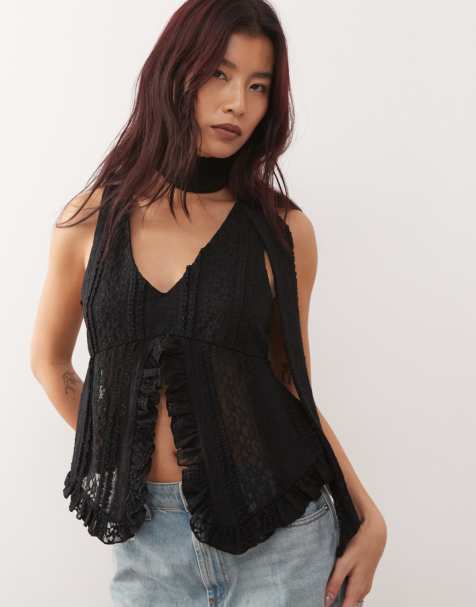 Reclaimed Vintage – Bluse aus Spitze in Schwarz mit Rüschen, Bindebändern vorne und passendem Schal - view 1