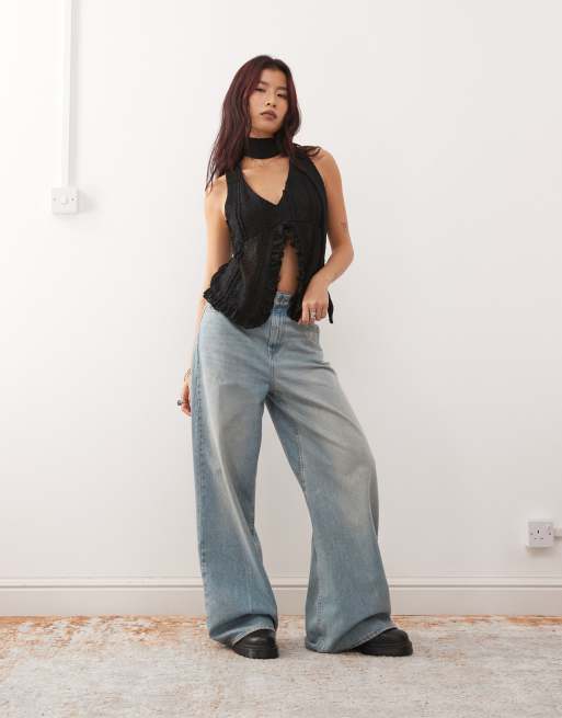 Reclaimed Vintage – Bluse aus Spitze in Schwarz mit Rüschen, Bindebändern vorne und passendem Schal, 2 von 4