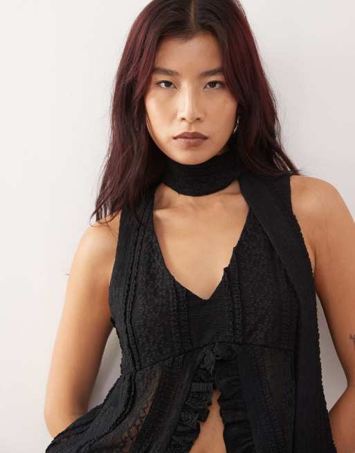 Reclaimed Vintage – Bluse aus Spitze in Schwarz mit Rüschen, Bindebändern vorne und passendem Schal, 3 von 4