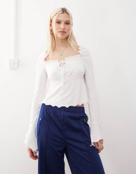 Reclaimed Vintage – Bluse in Ecru mit ausgestellten Ärmeln und Spitzenbesatz - view 1