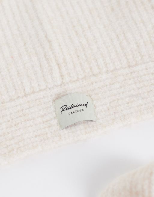 Reclaimed Vintage Bonnet mit Branding-Label in Cremeweiß, 2 von 3