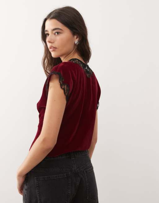 Reclaimed Vintage – Bordowy aksamitny top z koronkowymi wstawkami, 4 z 4