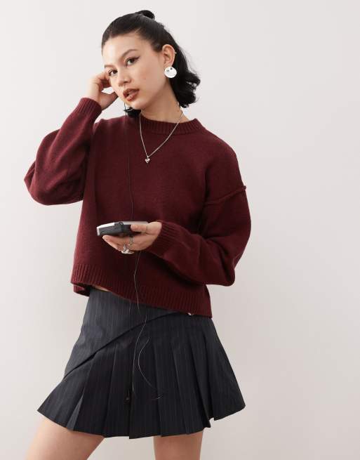 Reclaimed Vintage – Bordowy sweter z okrągłym dekoltem i ozdobnymi szwami