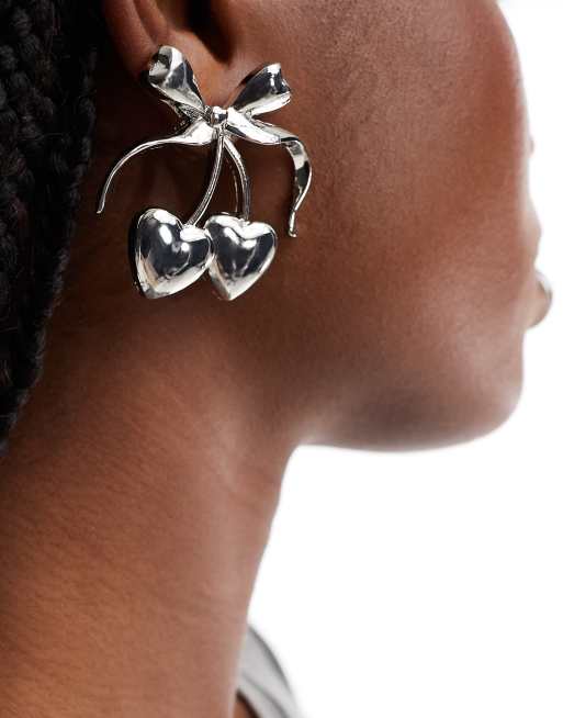 Reclaimed Vintage - Boucles d'oreilles avec cerises et nœud - Argenté