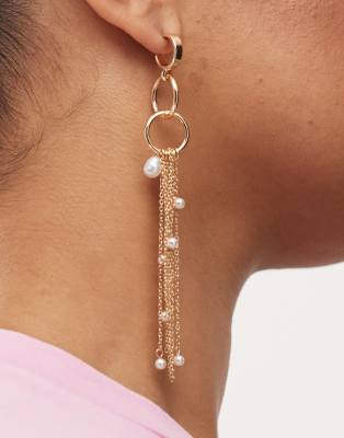 Reclaimed Vintage - Boucles d'oreilles pendantes avec chaînes et perles - Doré