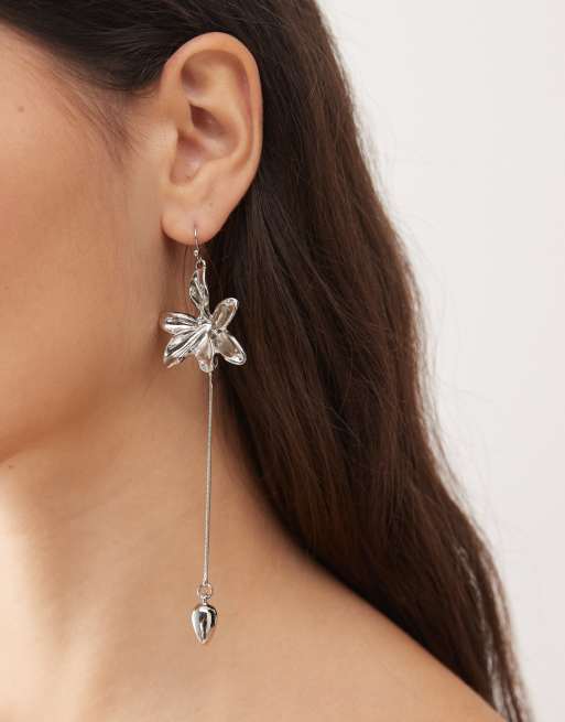Reclaimed Vintage - Boucles d'oreilles pendantes avec fleur oversize - Argenté