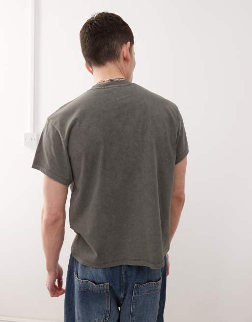 Reclaimed Vintage boxy oversized cropped boxy T-shirt in khaki, 3 of 4