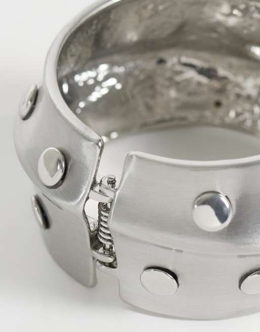 Reclaimed Vintage bracelet jonc argenté avec détail clous, 2 de 3