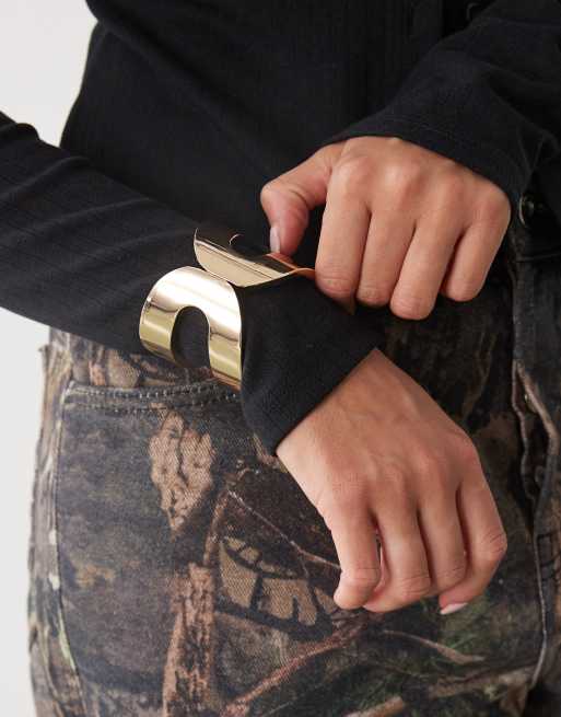Reclaimed Vintage - Bracelet jonc oversize à détail nœud - Doré