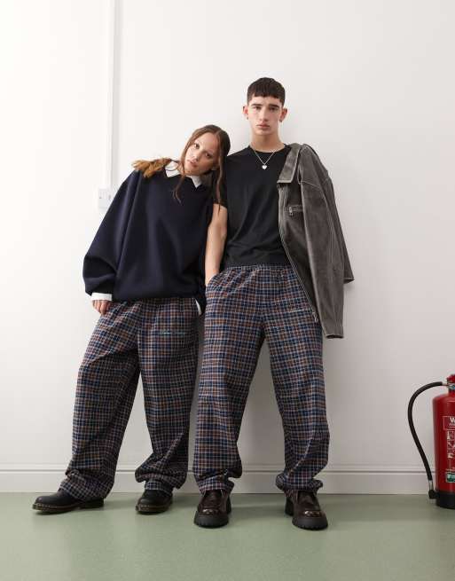 Reclaimed Vintage – Braun karierte Unisex-Hose aus schwerem Material mit weitem Schnitt