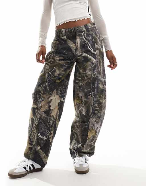 Reclaimed Vintage - Broek met camouflageprint en wijde pijpen