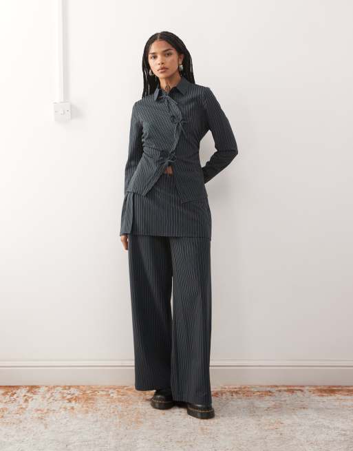 Reclaimed Vintage - Broek met rok en krijtstreep in marineblauw, deel van co-ord set