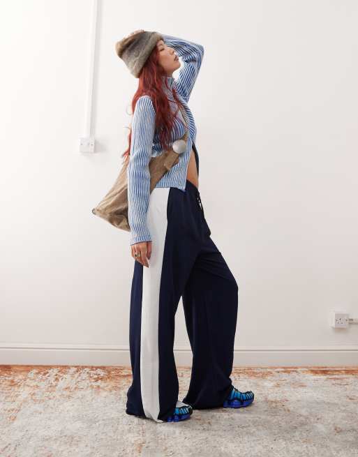 Reclaimed Vintage - Broek met wijde pijpen en contrasterende streep aan de zijkant in marineblauw