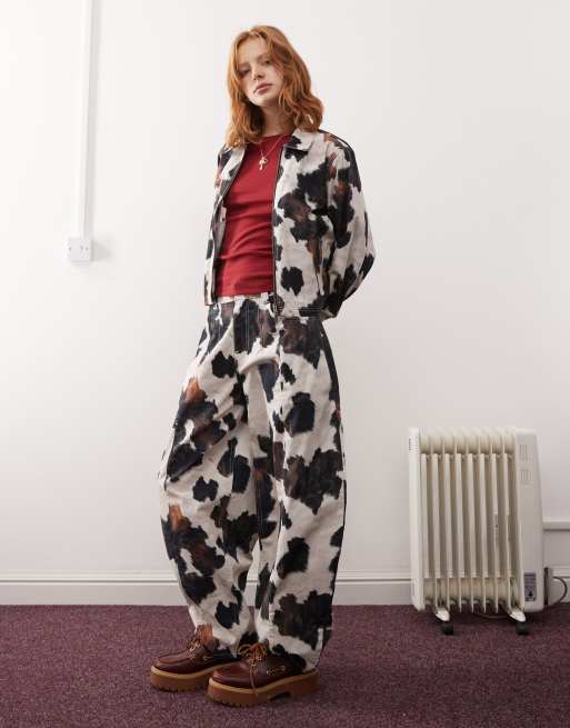 Reclaimed Vintage - Broek met wijde ronde pijpen en koeienprint, deel van co-ord set