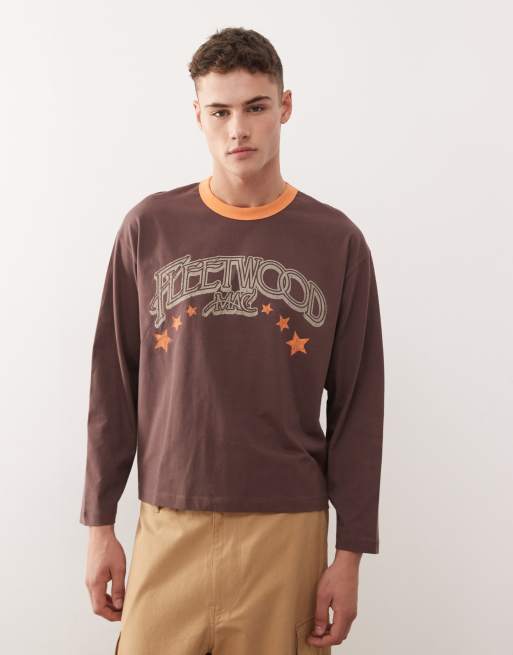 Reclaimed Vintage – Brun t-shirt med licenserat 'Fleetwood Mac'-tryck och kontrastfärgad kantrand