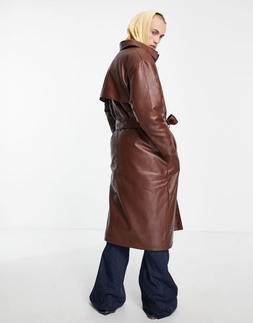 Reclaimed Vintage - Brun trenchcoat i læderlook, 3 af 4