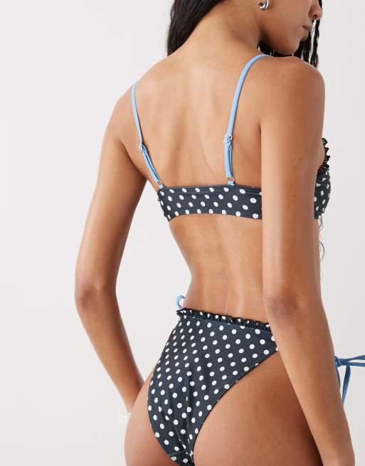 Reclaimed Vintage - Brune bikinitrusser med flæser og bindebånd i siderne samt cremehvide polkaprikker, 3 af 4
